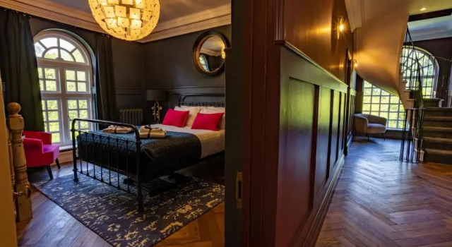 Eastwood Observatory: 12 bedrooms, swimming pool and tennis court, Забронировать Отель Отели Исторического графства Суссекса с бассейном, Бассейн