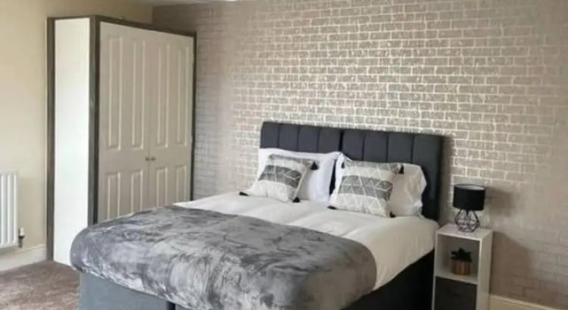 Central top Floor 2-bed Apartment in Swindon, Забронировать Апартаменты/квартира Отели Суиндон с парковкой, рядом с Wilts &amp; Berks Canal, Парковка