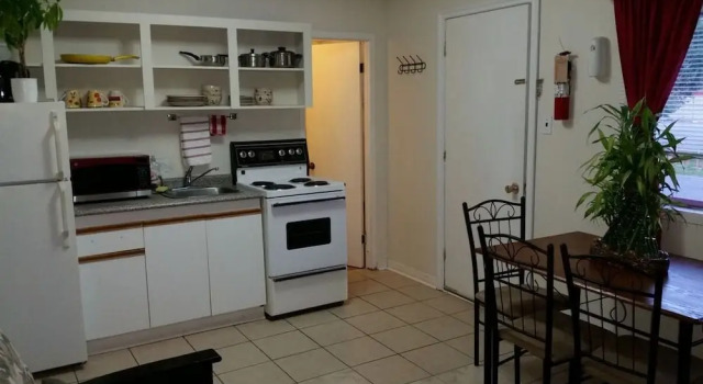 Четырёхместный люкс с 2 комнатами Sharodon Sands Motel