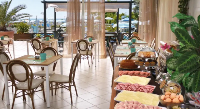 Одноместный номер Standard с балконом и с частичным видом на море Hotel La Brezza frontemare