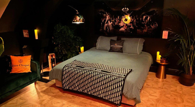 CoCo Paradiso suite - DJ booth, bar, cinema, terrace, bathtub, kingsize bed, Забронировать Отель Антверпен провинция Антверпен, рядом с Железнодорожный вокзал Антверпен-Южный
