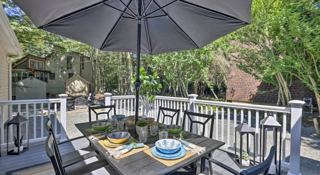 Fire Pit + Furnished Deck: Serene Tobyhanna Escape, Book Feriehus Tobyhanna 