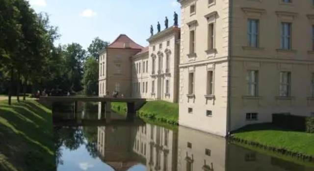Schloss-und Seeblick Apartment, Забронировать Апартаменты/квартира Отели Rheinsberg Lake Region с парковкой, Парковка