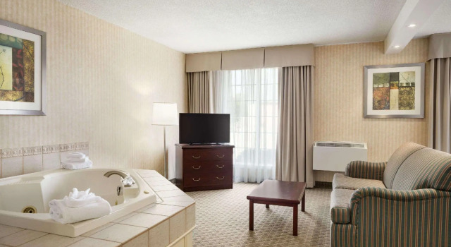 Двухместный люкс Days Inn by Wyndham Brantford