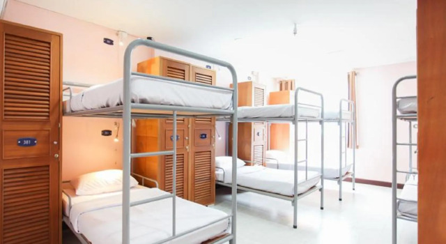 Кровать в общем номере (женский номер) Royal Express Inn