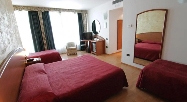 Четырёхместный номер Standard Hotel Europa