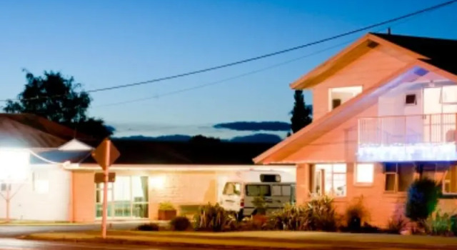 Трёхместный люкс c 1 комнатой Esplanade Motels