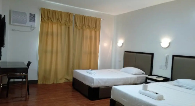 Семейный номер Standard с балконом Meaco Royal Hotel- Aparri