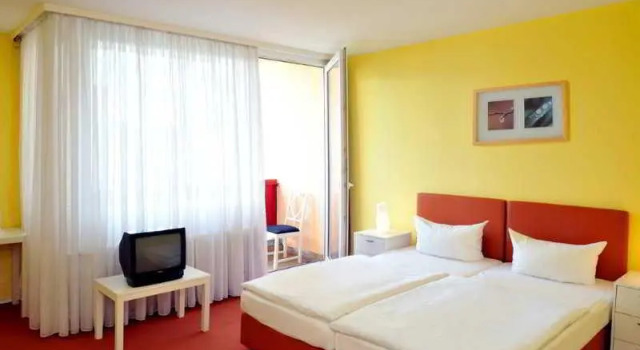 Heidelberg, Book Hotel Hotels in Berlin with a Pool, near C/O Berlin, Swimming Pool