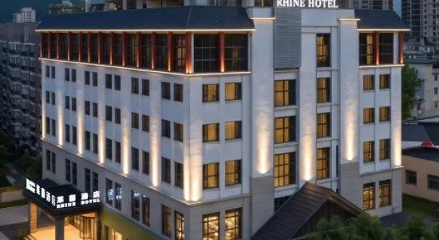 Rhine Hotel (Lichuan Tenglong Cave Tourist Center), Prenota Hotel Enshi Prefecture Cina