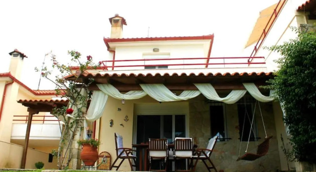 Коттедж Panos house