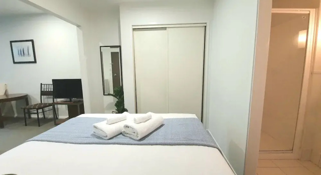 City Living - Wifi- Netflix - Laundry
