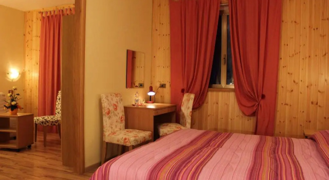 Albergo Ristorante Montecucco da Tobia, Varaa Hotelli Sigillo Umbria