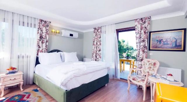Двухместный номер Deluxe с балконом и с видом на море Belizi Hotel