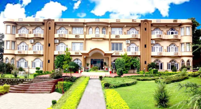 Imperial Clarks Inn Dharmashala, Забронировать Отель Мак-Леод-Гейндж штат Химачал-Прадеш