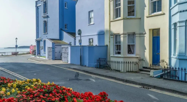 Beachcomber Seaside Apartment - 2 Bedroom - Tenby