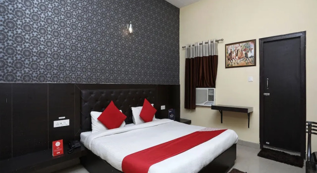 OYO 4924 Maanya Palace