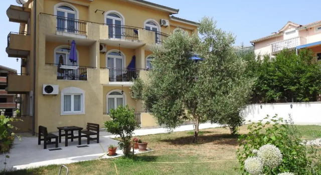Апартаменты Luna Apartments