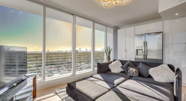 Elegant Condo w/ Stunning Views in Dtwn Hollywood