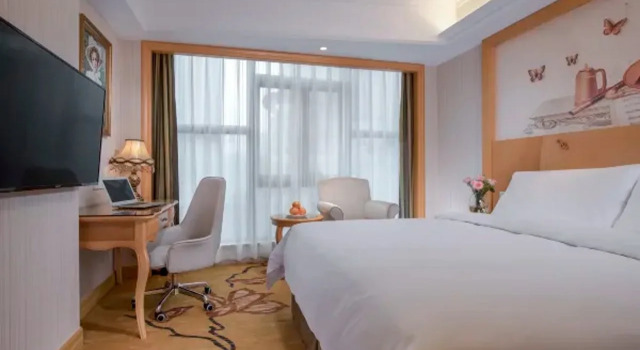 Vienna Hotel Shenzhen Qinghu Metro Station, Забронировать Отель Отели Шэньчжэнь 3 звезды, 3*