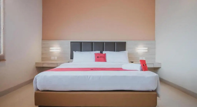 Люкс RedDoorz Plus near Ferry Terminal Batam Center