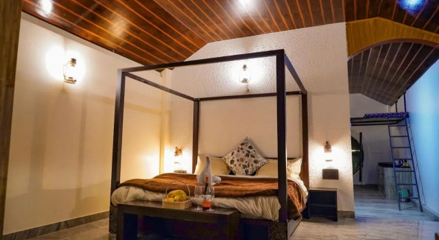 Dhara Door Way To Inner Peace, Rezerwuj Hotel Hotele w Uttarakhand z basenem, Basen