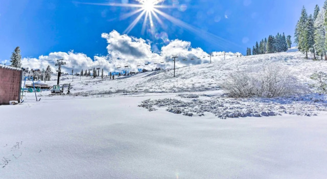 Home w/ Deck + Access to Tahoe Donner Amenities!