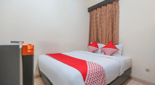 OYO 122 Oekude Kost, Prenota Hotel Sawah 