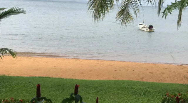 Бунгало Amber Sands Beach Resort