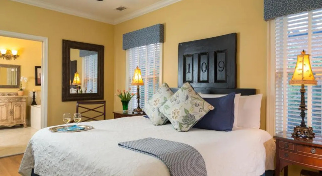 Люкс Deluxe The Inn on West Liberty