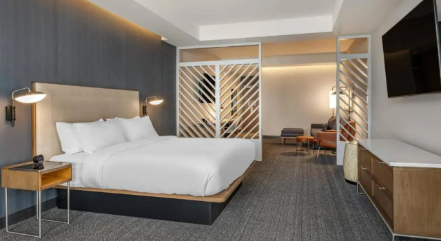 Люкс Courtyard by Marriott Fort Lauderdale Downtown