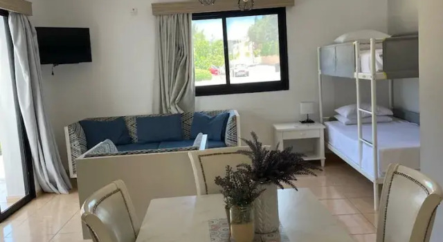 Suite 007 at Valentina Paphos Elevated Comfort for Four, Rezerwuj Apartament Pafos Pafos, w pobliżu Markideio Theatre