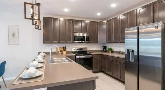 Апартаменты Designer Decorated-3 Bedroom Near Disney
