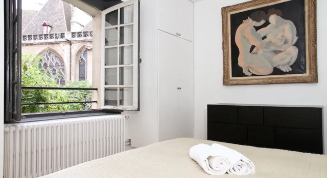 Into Paris - Appartement Hotel de Ville, Забронировать Отель 4-й округ: Отель-де-Виль Париж, рядом с Станция метро Rambuteau