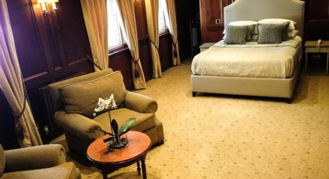 Люкс The Falcon Hotel