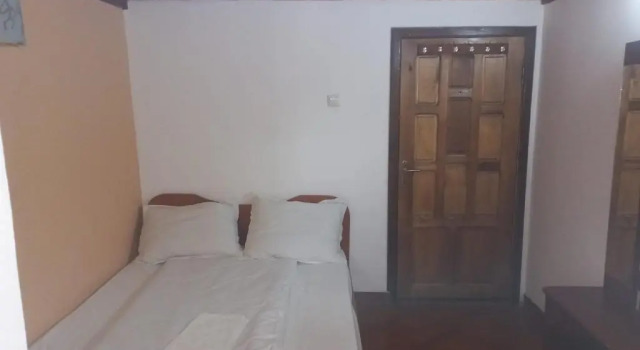 Double room with private bathroom by OSTERIA CONSTANTINO, Rezerwuj Apartament Hotele w Carpathians - Romania z parkingiem, Parking