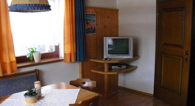 Ferienwohnung Reinstadler, Book Hotel Hoteller i Tyrol med parkering, Parkering