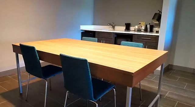 Четырёхместный люкс c 1 комнатой Hampton Inn & Suites Newtown