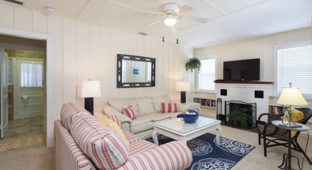 Sandy Bottoms - Wkly 2 Bedrooms 1 Bathroom Home, Забронировать Отель Отели в центре Форт-Майерс-Бич, в центре