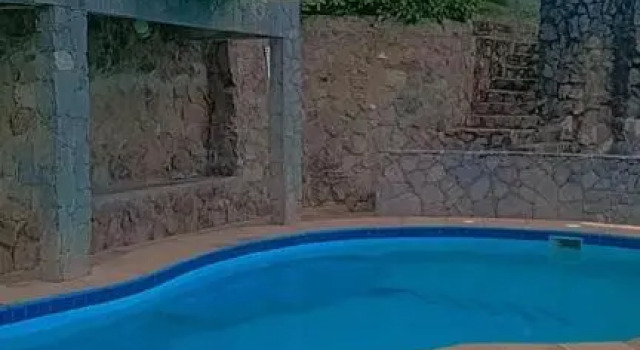 ESCAPE PARA O PARAISO, Casa Mobiliada com PISCINA e Salão de jogos, 300mt da PRAIA, Забронировать Отель Отели Арраял-ду-Кабу с бассейном, рядом с Hermenegildo Barcellos Stadium, Бассейн