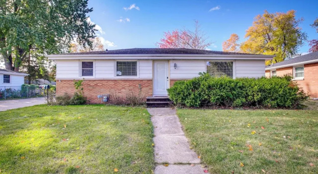 Коттедж Green Bay Vacation Home: Half Mi to Lambeau Field!
