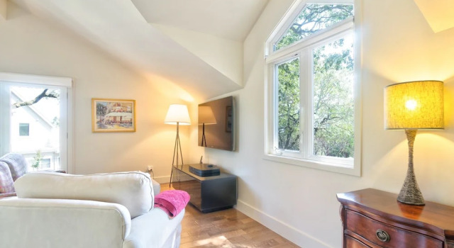 1515 Lawndale Country - 2 Br Cottage
