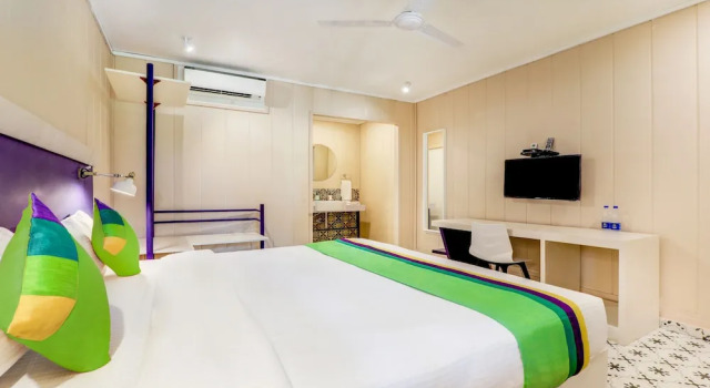 Двухместный номер Standard с балконом Treebo Morjim Banyan Resort with Swimming Pool