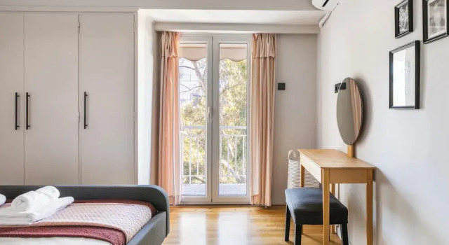Zeus 2-Bedroom Apt with Acropolis View, Забронировать Апартаменты/квартира Афины Острова Саронического залива - Аттика, рядом с Холм Филопаппос