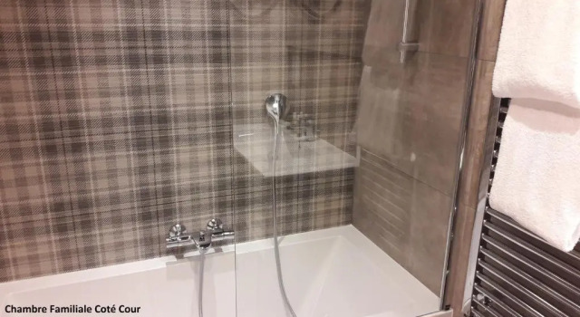 Семейный номер Standard с видом на внутренний двор Hôtel Les Brises