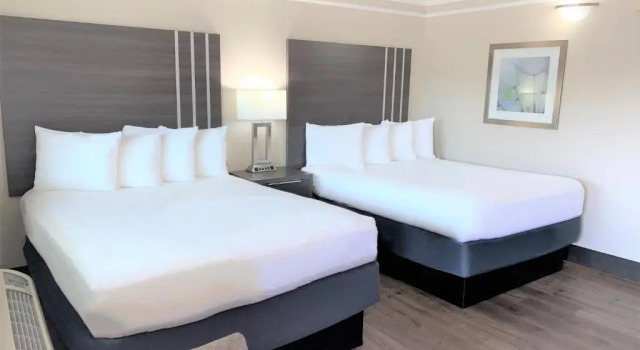 Четырёхместный номер Standard Summerfield Inn Fresno Yosemite
