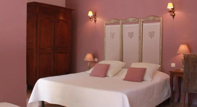 Номер Comfort Hôtel et Restaurant Le Manoir - Echangeur A7-A9 - 24h-24h