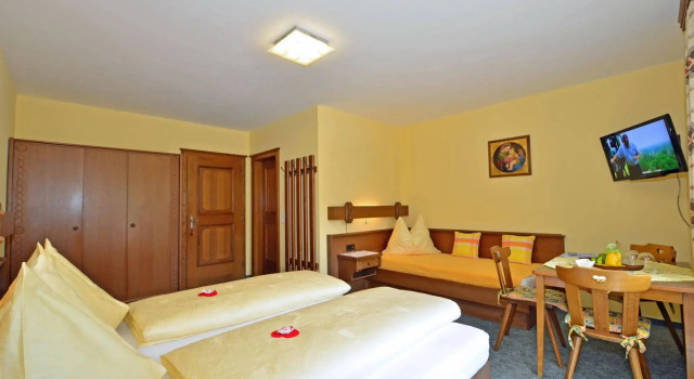 Haus Elisabeth, Rezerwuj Bed and Breakfast Hotele w Salzburg z parkingiem, Parking