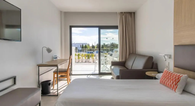 Трёхместный номер Standard Hotel Cap Negret