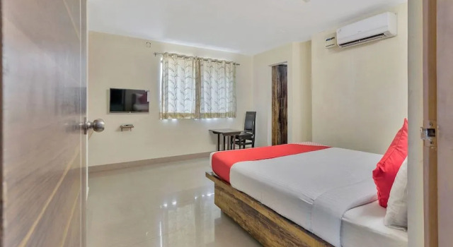 OYO 11969 Lotus Grand, Réserver Hôtel Gachibowli 